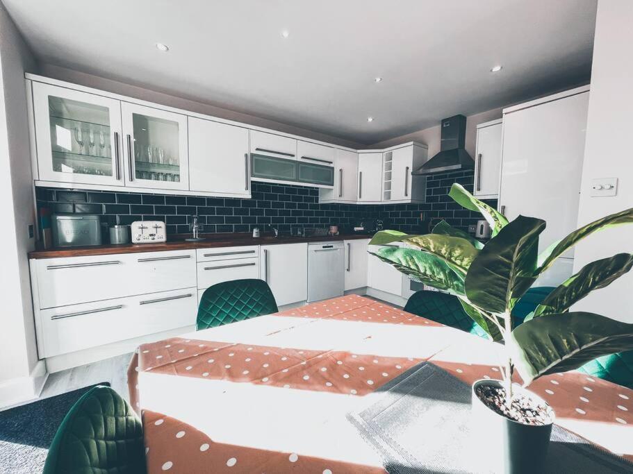 Apartamento Modern 3 Ground Floor Parking And Garden Bournemouth Exterior foto